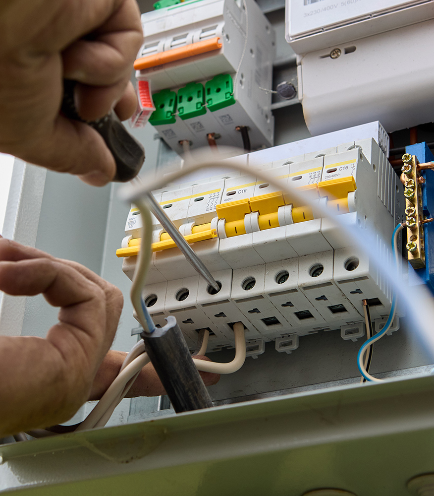 Un électricien expérimenté pour tous types de travaux autour de Sully-sur-Loire